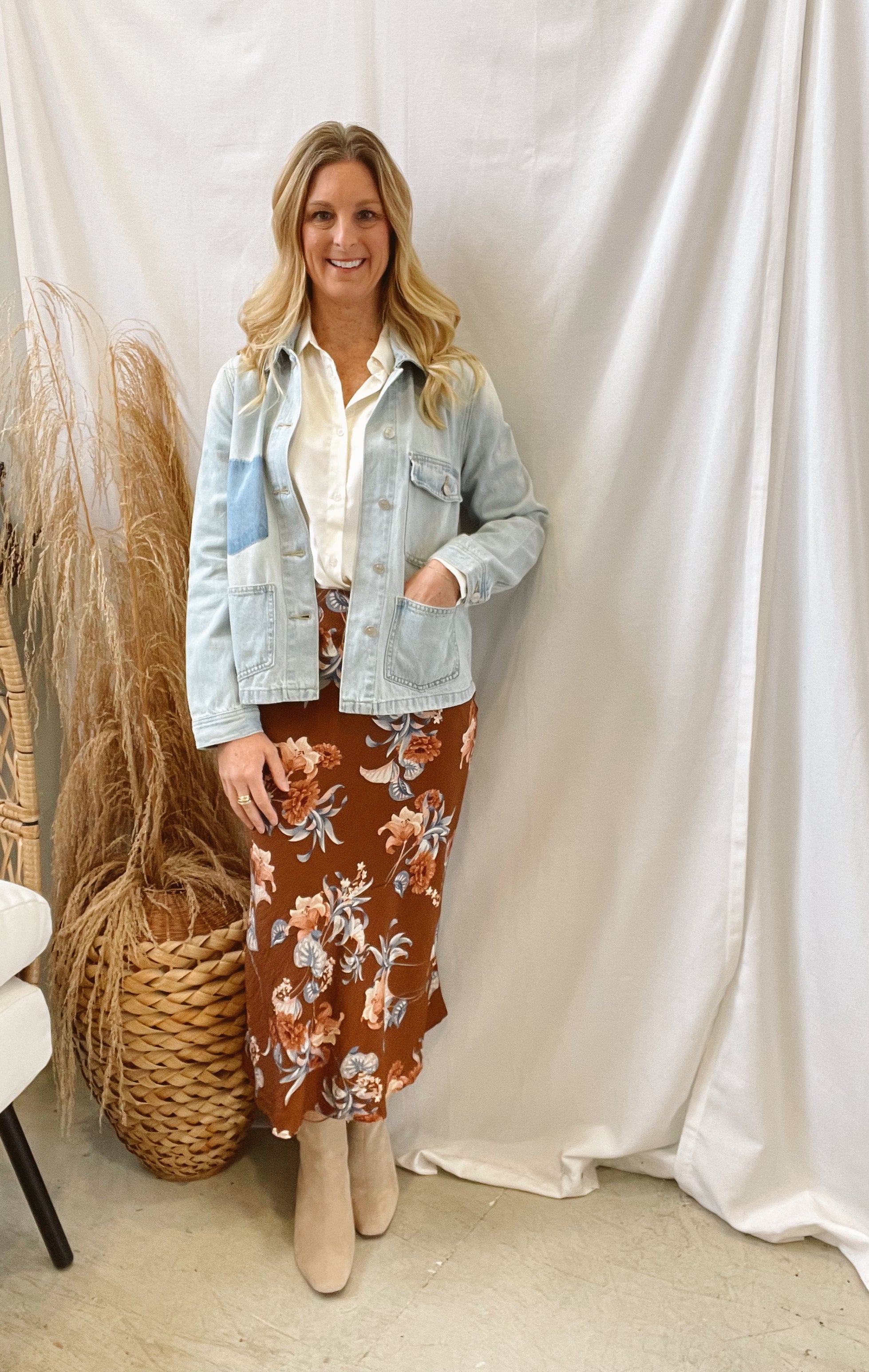 Pockot Detail Denim Jacket-Coats & Jackets-eesome-The Silo Boutique, Women's Fashion Boutique Located in Warren and Grand Forks North Dakota