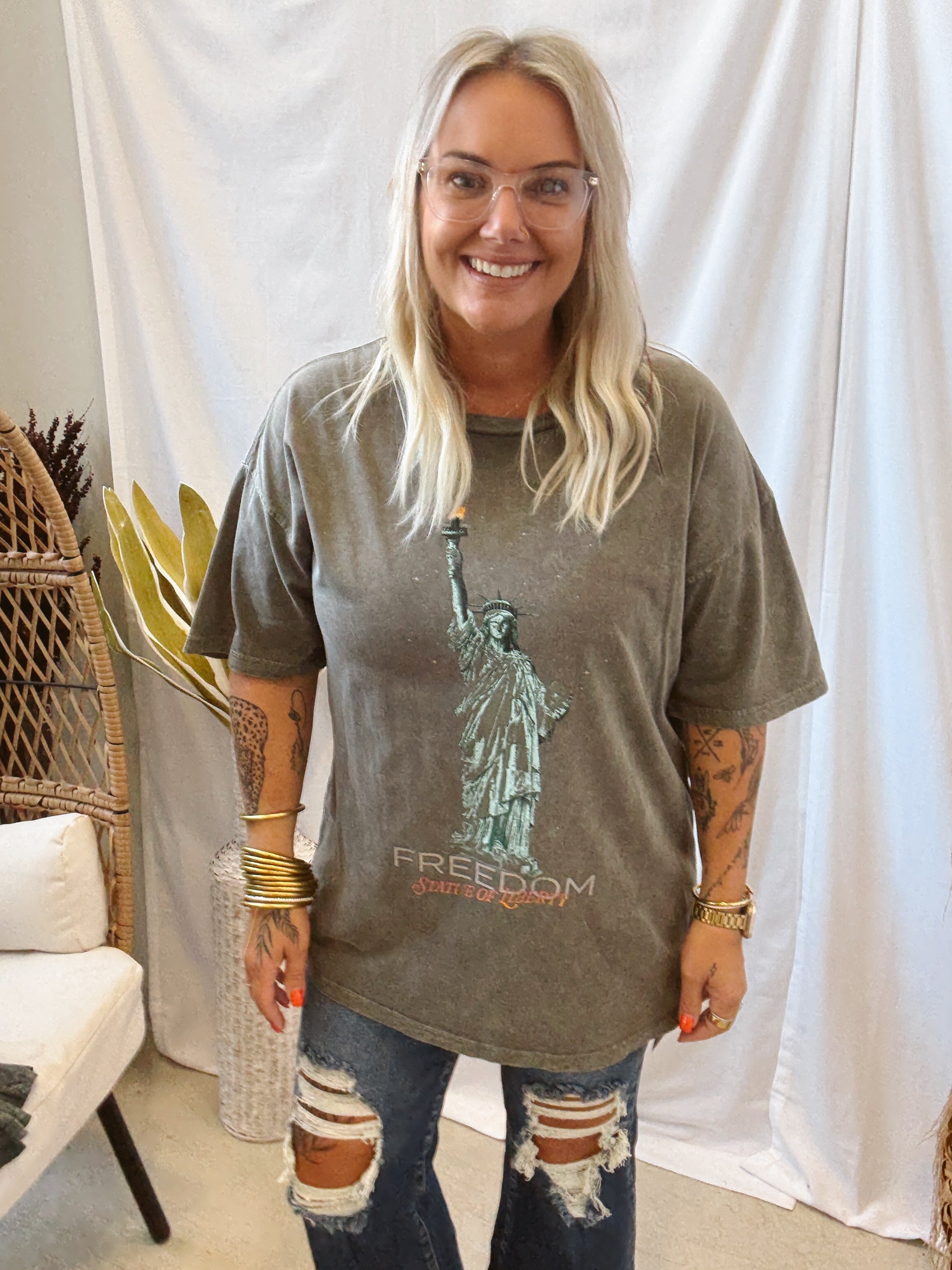 Freedom Statue of Liberty Graphic Tee-Graphic Tees-promesa-The Silo Boutique, Women's Fashion Boutique Located in Warren and Grand Forks North Dakota