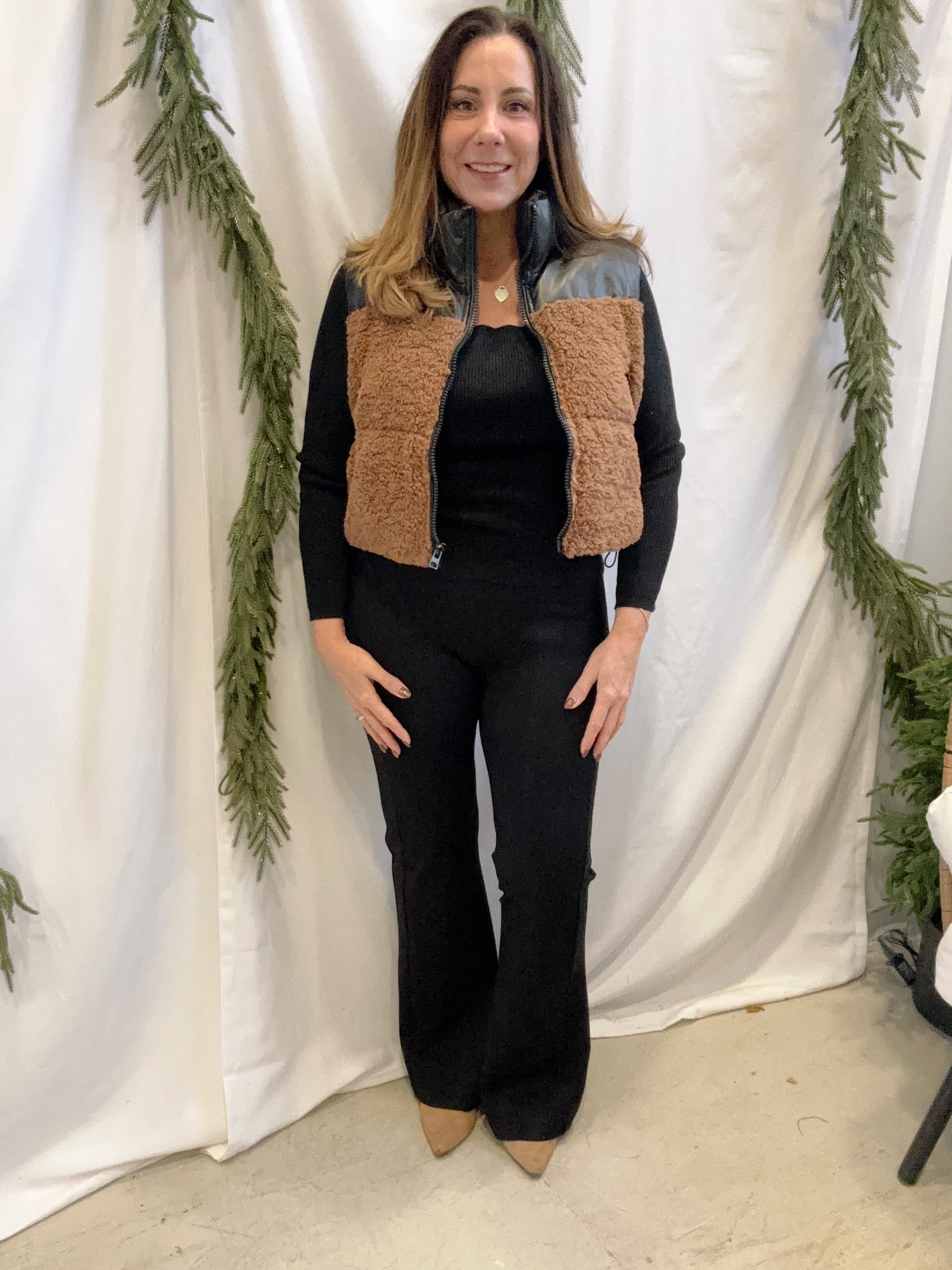 Elan Black Flair Pants-Skirts-elan-The Silo Boutique, Women's Fashion Boutique Located in Warren and Grand Forks North Dakota