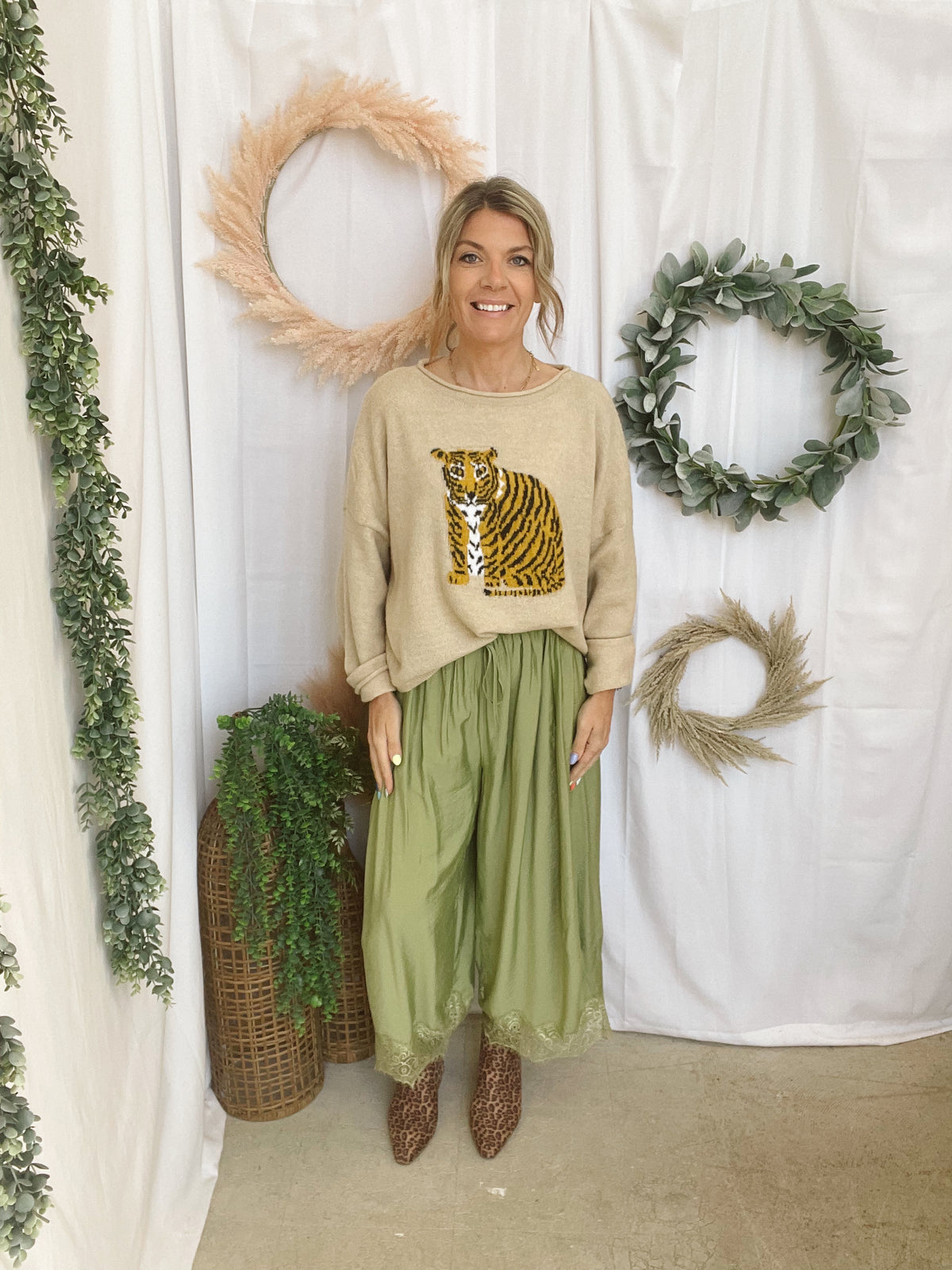 Oli Crinkle Lace Hem Pants-Thyme-Pants-oddi-The Silo Boutique, Women's Fashion Boutique Located in Warren and Grand Forks North Dakota