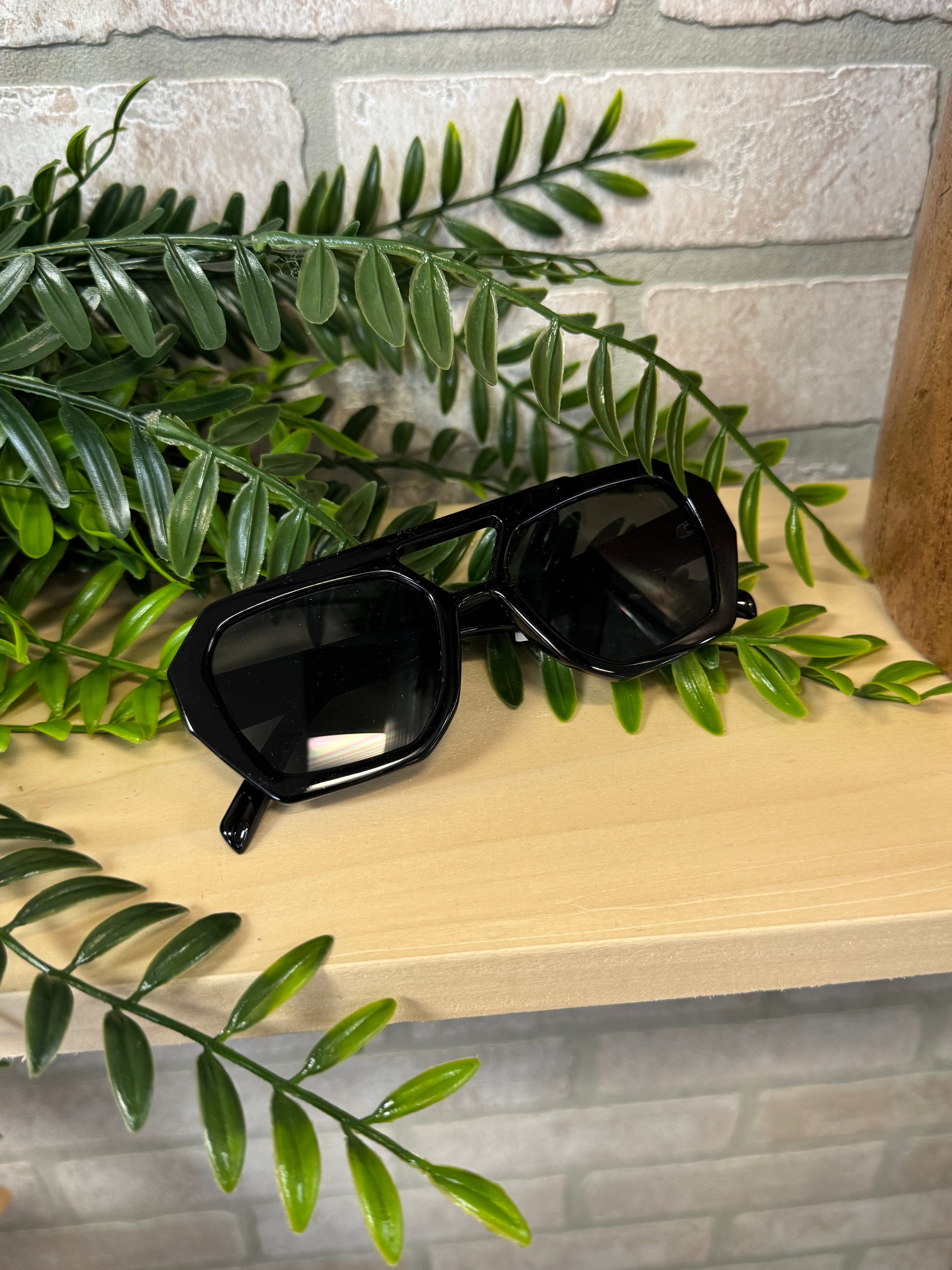 PS Carrie Black Sunglasses-Sunglasses-faire-The Silo Boutique, Women's Fashion Boutique Located in Warren and Grand Forks North Dakota