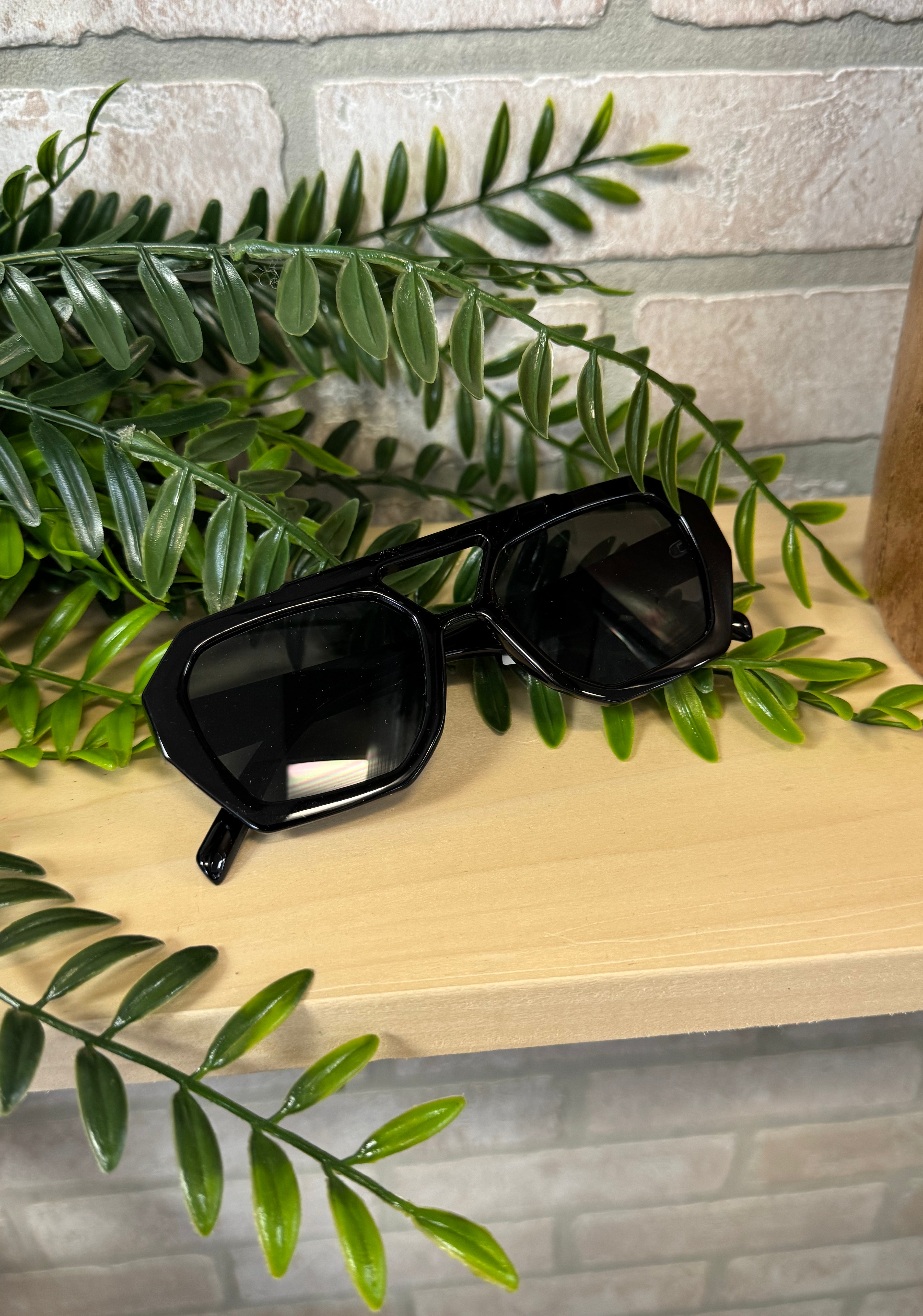 PS Carrie Black Sunglasses-Sunglasses-faire-The Silo Boutique, Women's Fashion Boutique Located in Warren and Grand Forks North Dakota