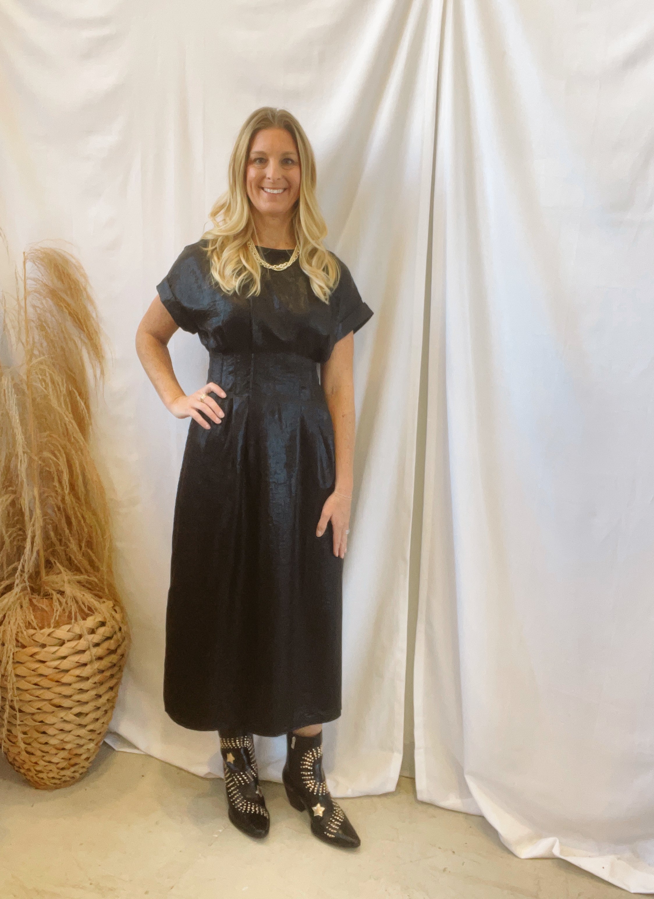 Black Crinkle Dress-Dresses-entro-The Silo Boutique, Women's Fashion Boutique Located in Warren and Grand Forks North Dakota