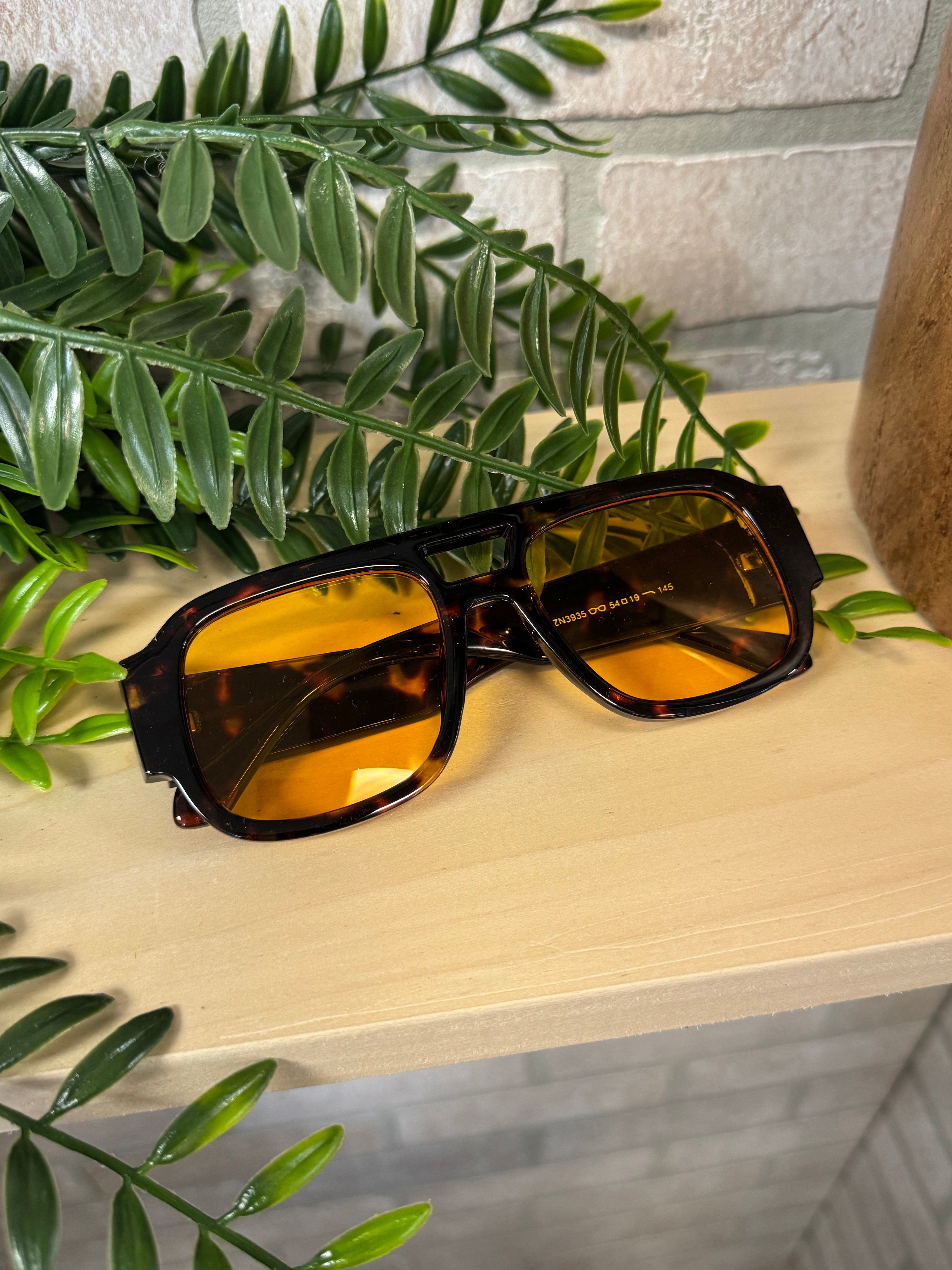 PS Ellen Retro Sunglasses-Tortoise Orange-Sunglasses-faire-The Silo Boutique, Women's Fashion Boutique Located in Warren and Grand Forks North Dakota