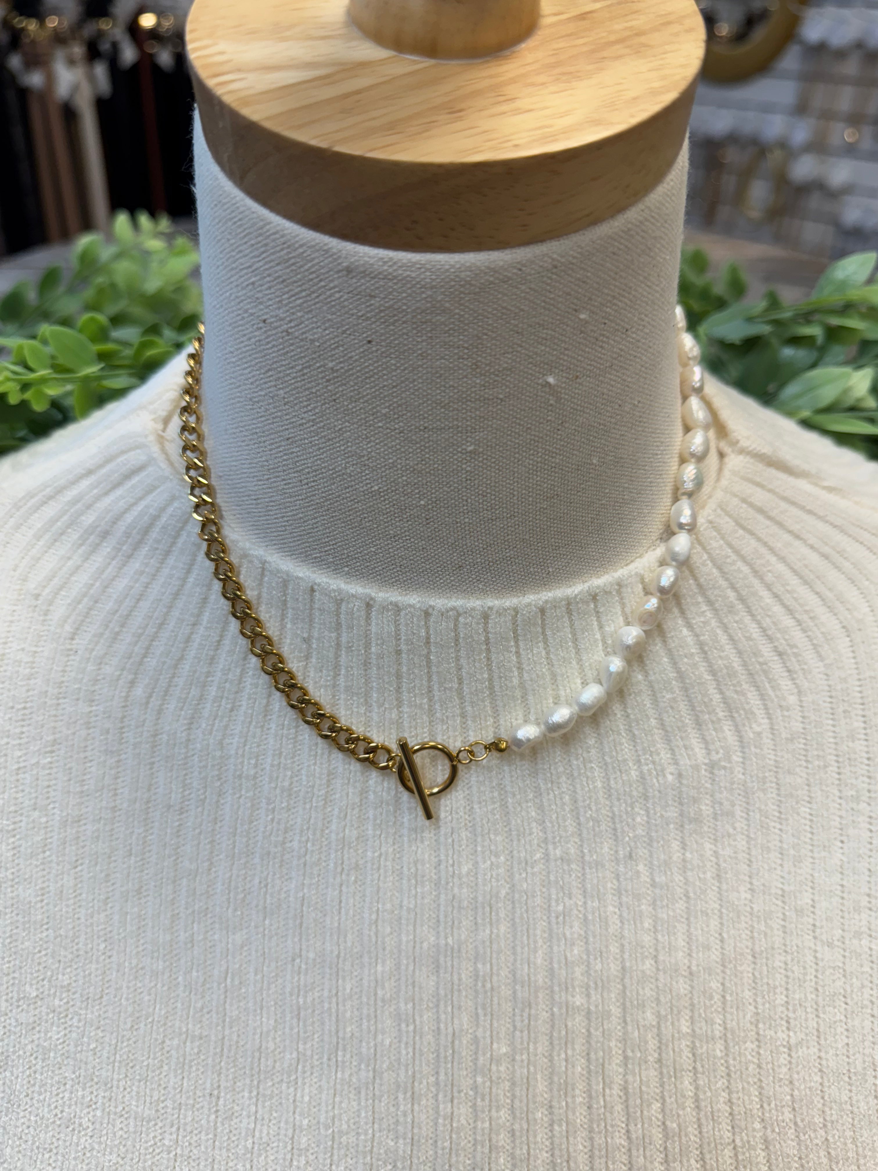 M & S Lauren Pearl Chain Necklace-Necklaces-mila and stevie-The Silo Boutique, Women's Fashion Boutique Located in Warren and Grand Forks North Dakota