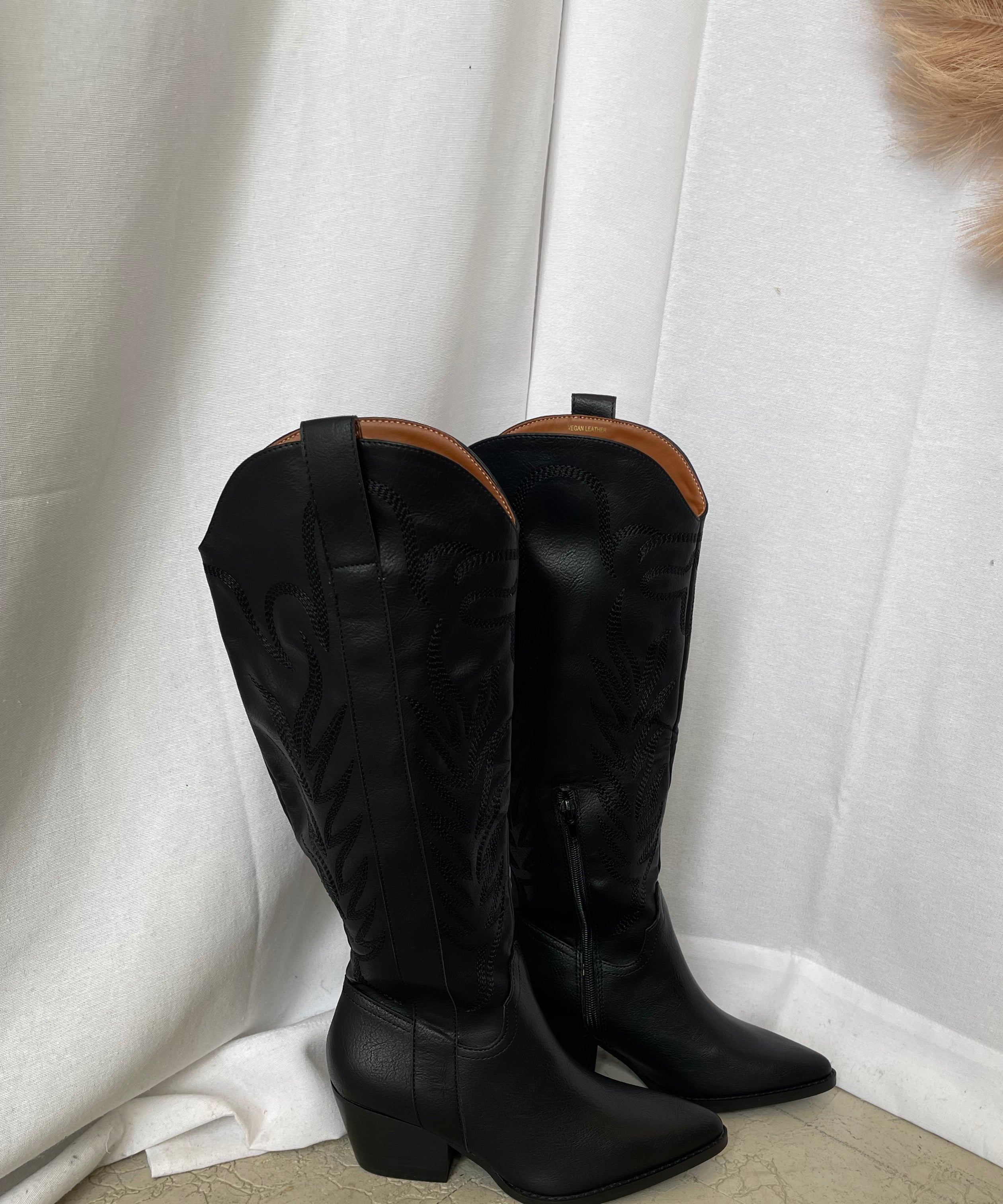 Oasis Society Samara Black Boot-Boots-oasis society-The Silo Boutique, Women's Fashion Boutique Located in Warren and Grand Forks North Dakota