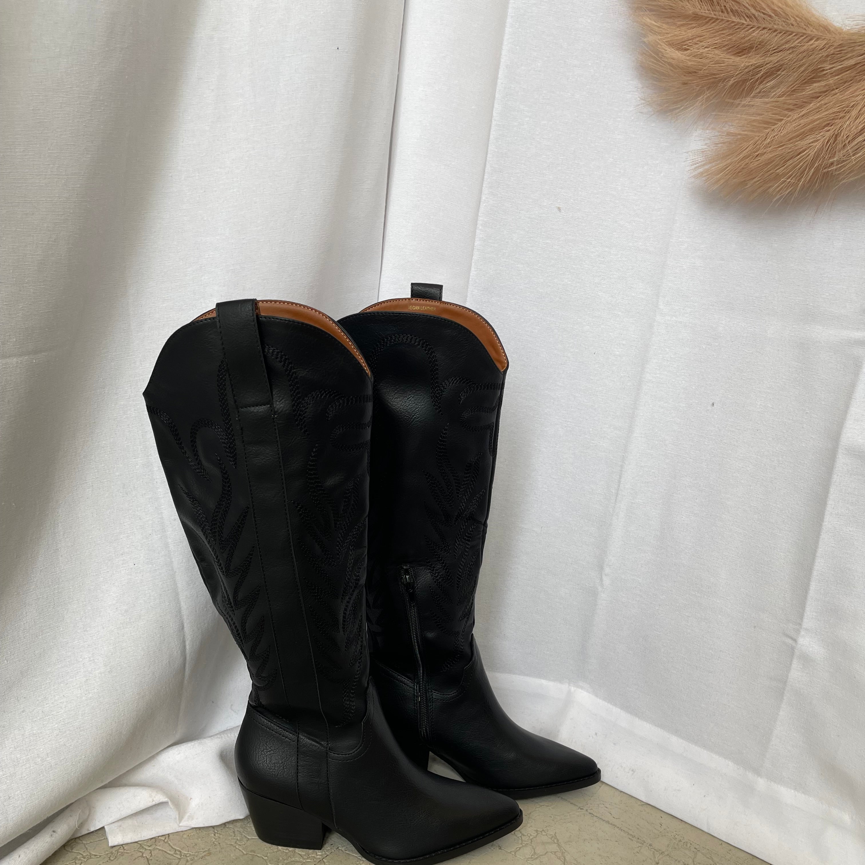 Oasis Society Samara Black Boot-Boots-oasis society-The Silo Boutique, Women's Fashion Boutique Located in Warren and Grand Forks North Dakota