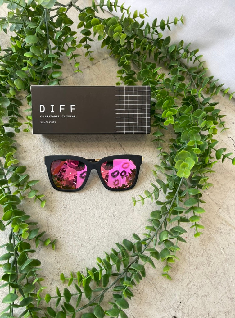 Diff Sunglasses - Bella Black-Sunglasses-Diff-The Silo Boutique, Women's Fashion Boutique Located in Warren and Grand Forks North Dakota