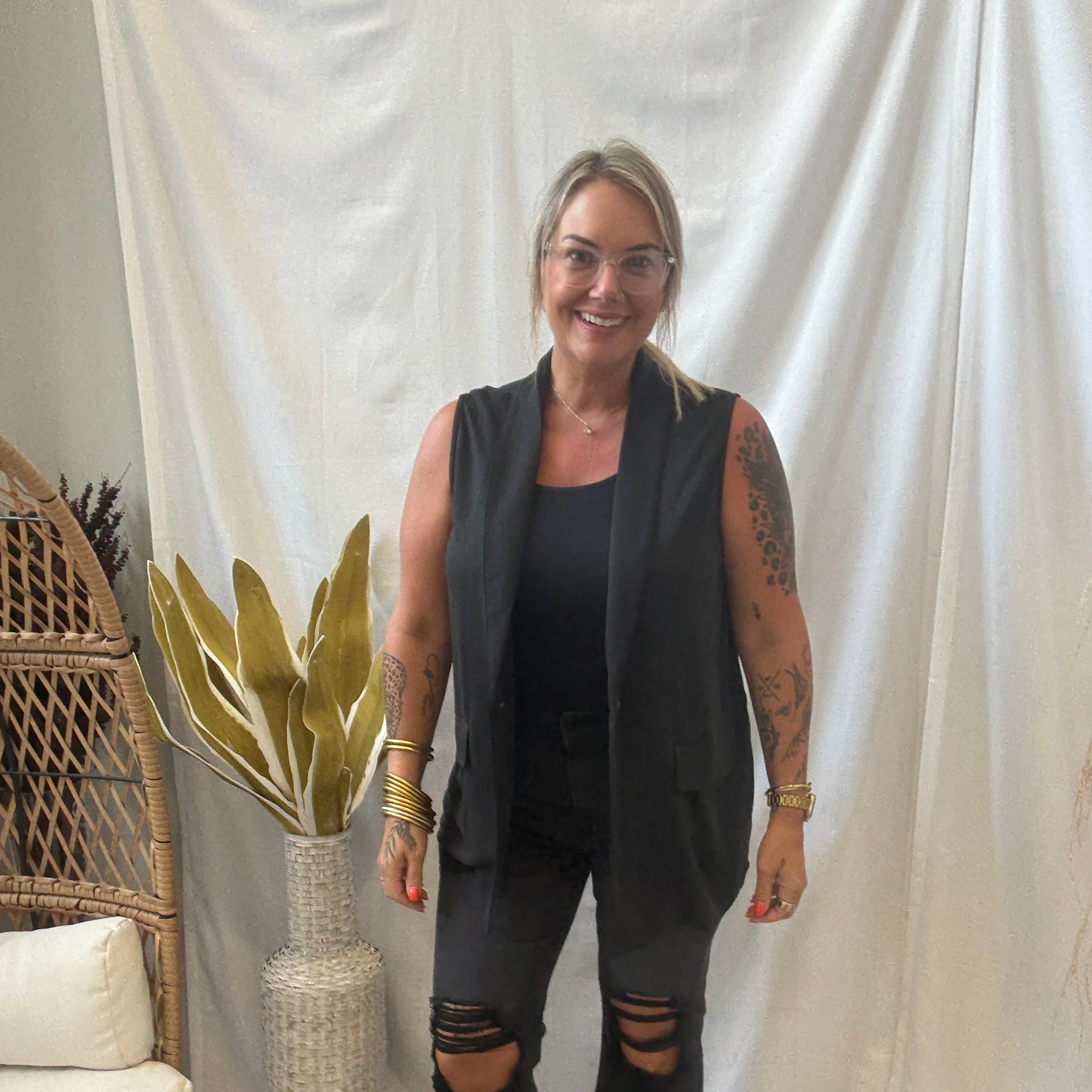 Zoe Black Destructed Washed Jeans-Final Sale-Jeans-Zenana-The Silo Boutique, Women's Fashion Boutique Located in Warren and Grand Forks North Dakota