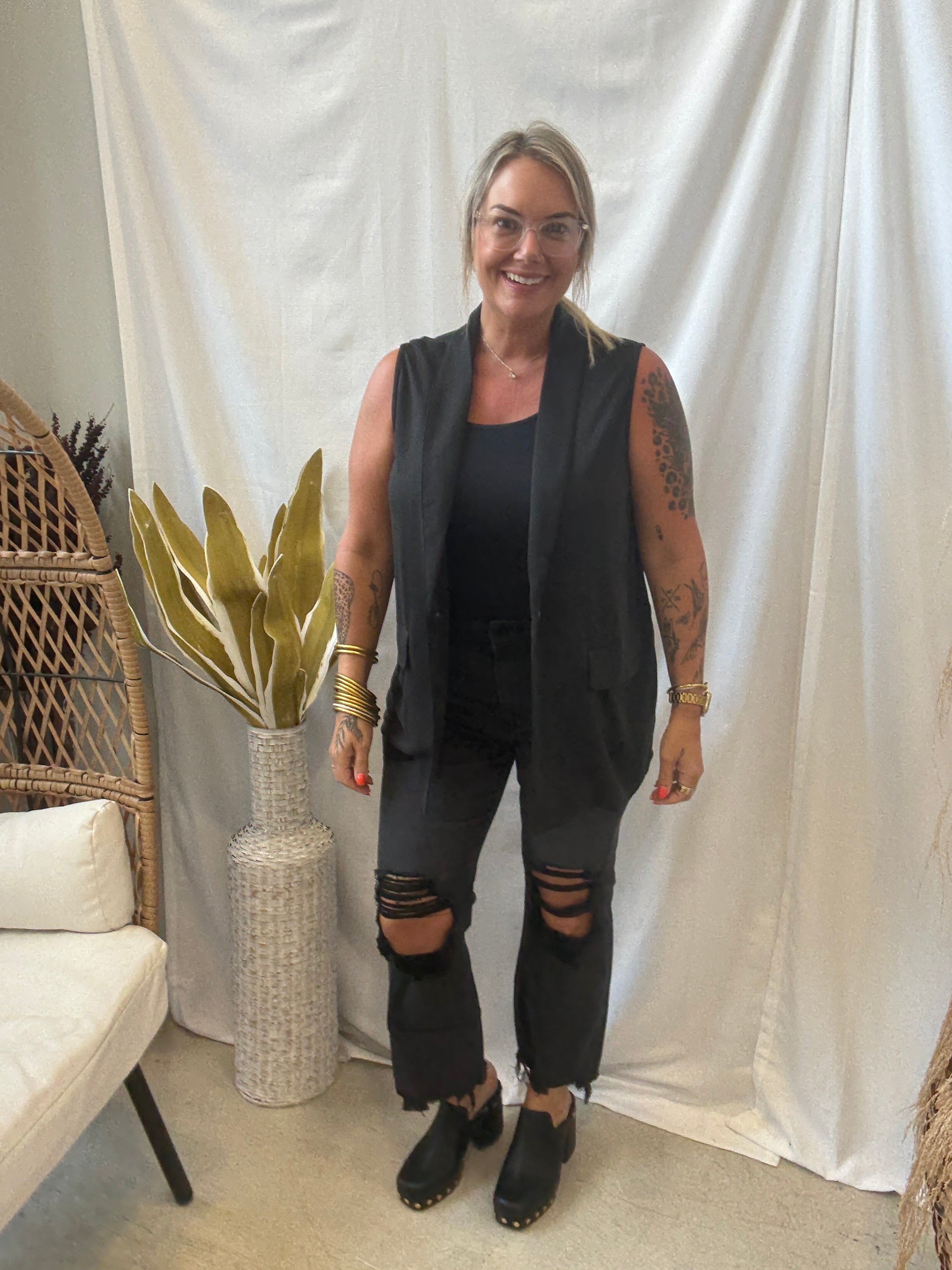 Zoe Black Destructed Washed Jeans-Final Sale-Jeans-Zenana-The Silo Boutique, Women's Fashion Boutique Located in Warren and Grand Forks North Dakota