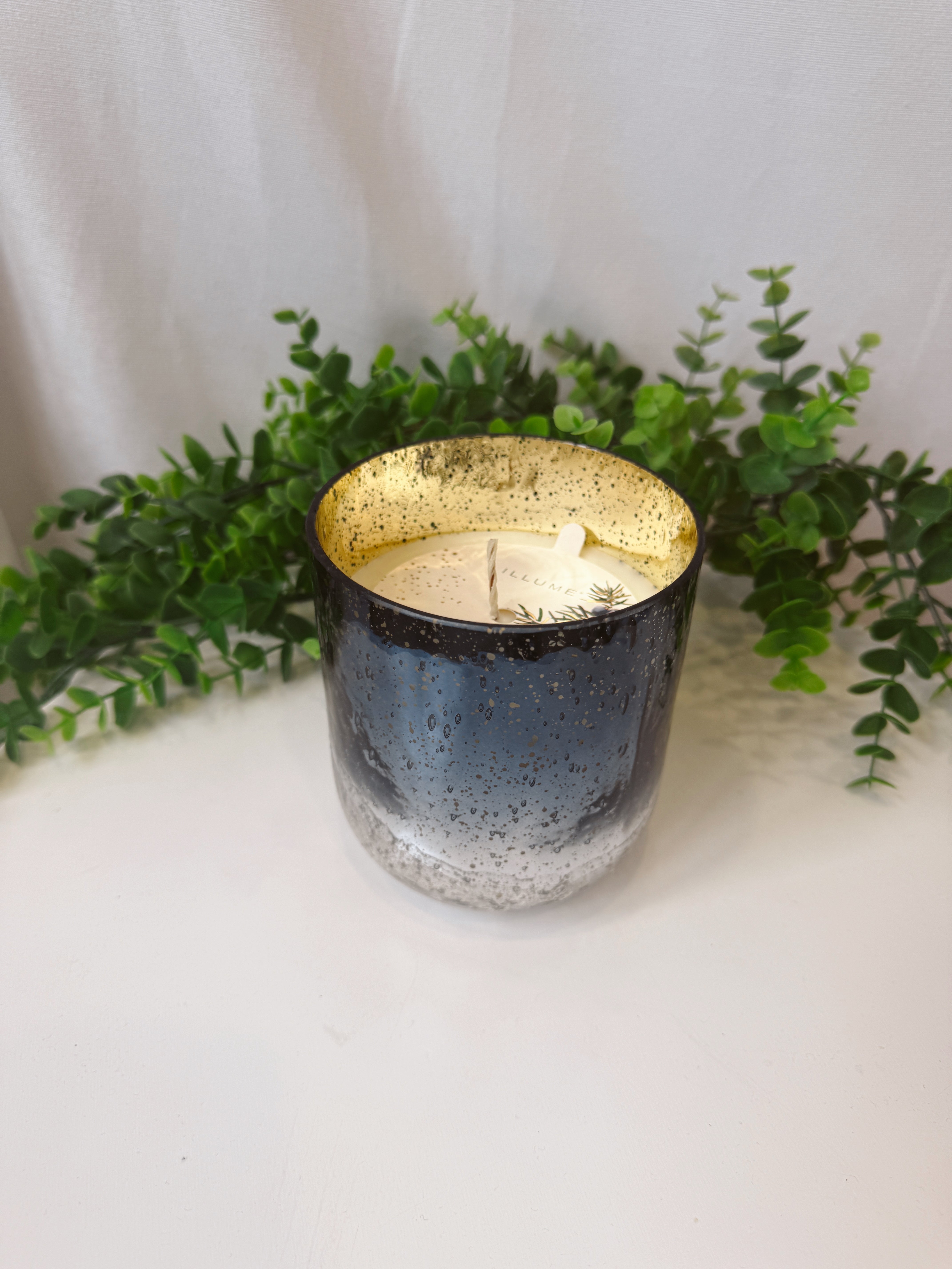 Illume North Sky Radiant Glass Candle-Candles-Illume-The Silo Boutique, Women's Fashion Boutique Located in Warren and Grand Forks North Dakota