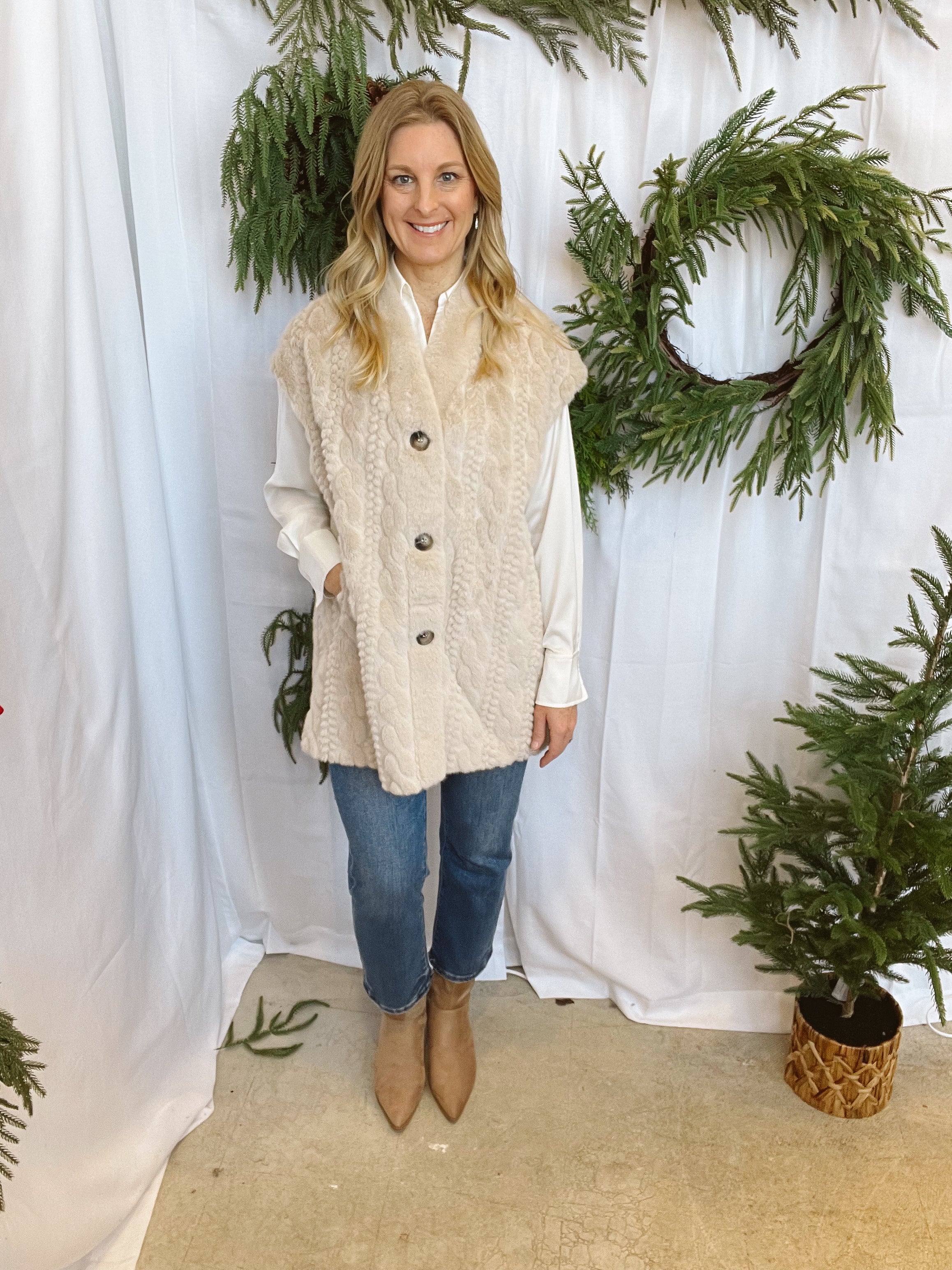 Luxe Fur Vest-Cream-Final Sale-Vests-davi-The Silo Boutique, Women's Fashion Boutique Located in Warren and Grand Forks North Dakota