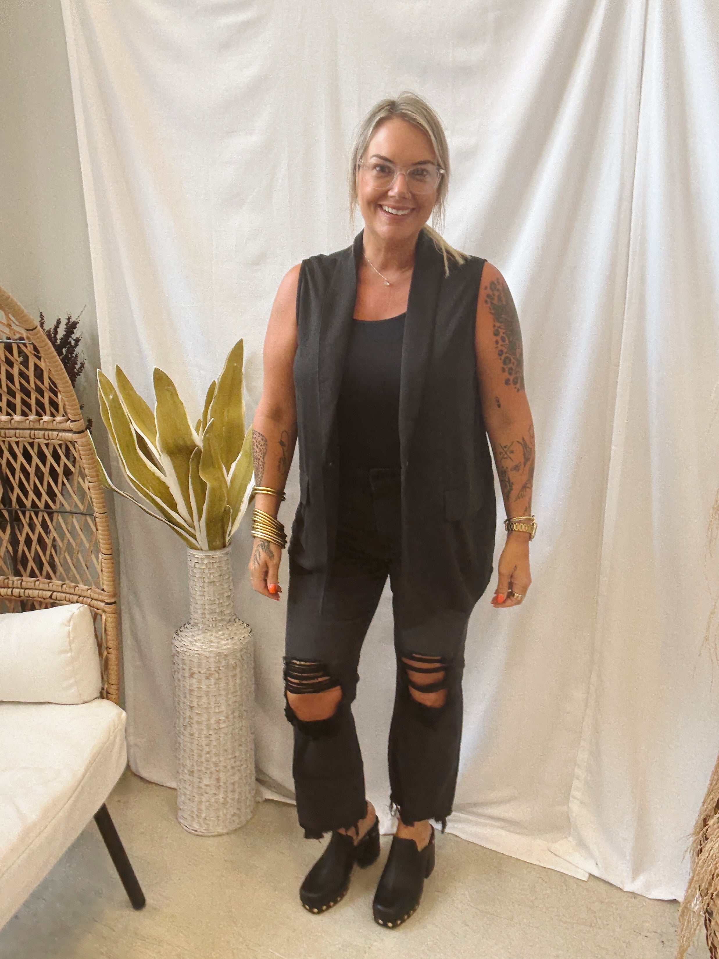 Black Stretchy Knit Vest-Vests-Doe and Rae-The Silo Boutique, Women's Fashion Boutique Located in Warren and Grand Forks North Dakota