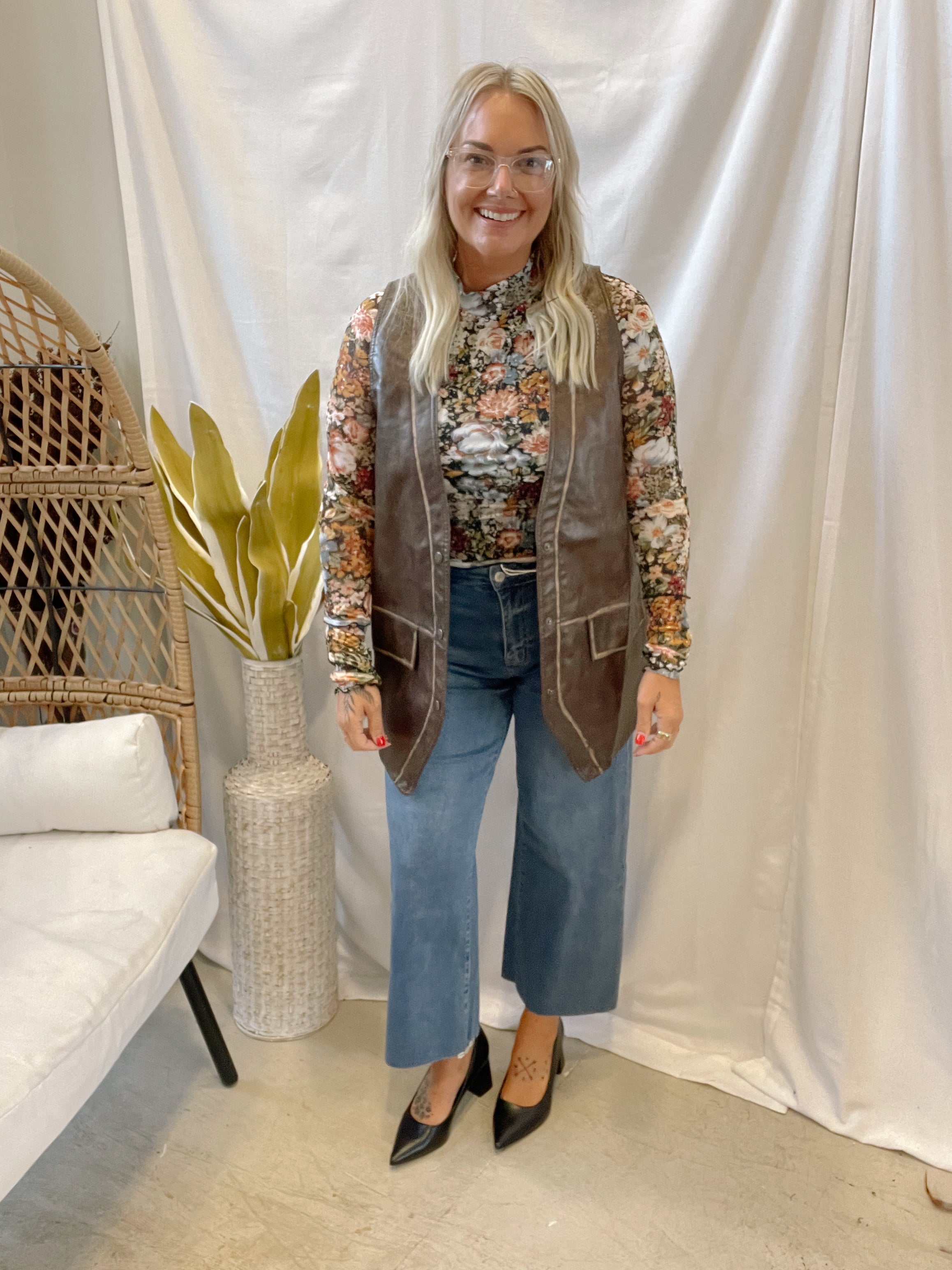 Vervet Right Super Soft Crop Wide Leg Jeans-Jeans-vervet-The Silo Boutique, Women's Fashion Boutique Located in Warren and Grand Forks North Dakota