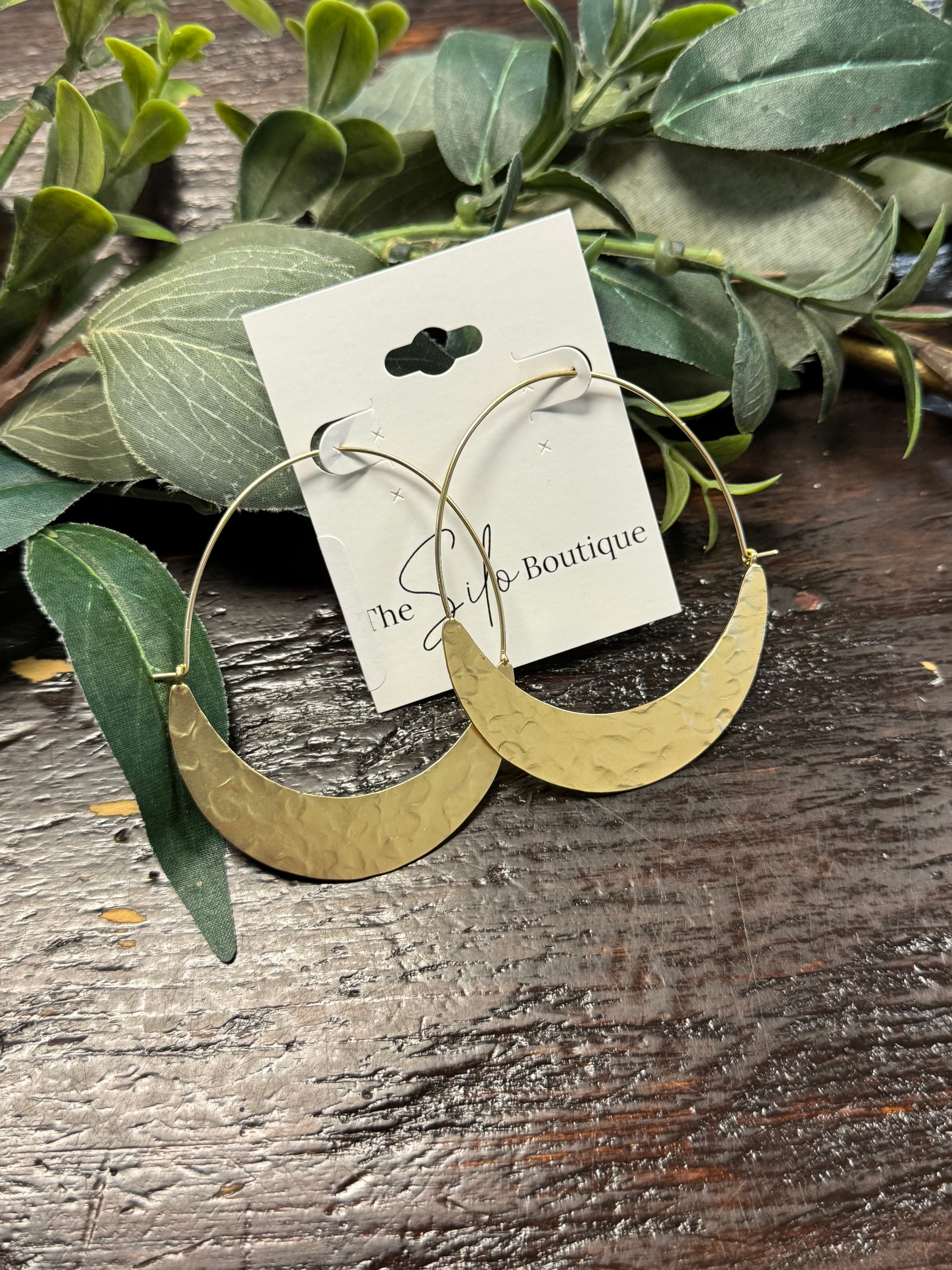Hammered Hoop Earring-Earrings-Fame-The Silo Boutique, Women's Fashion Boutique Located in Warren and Grand Forks North Dakota