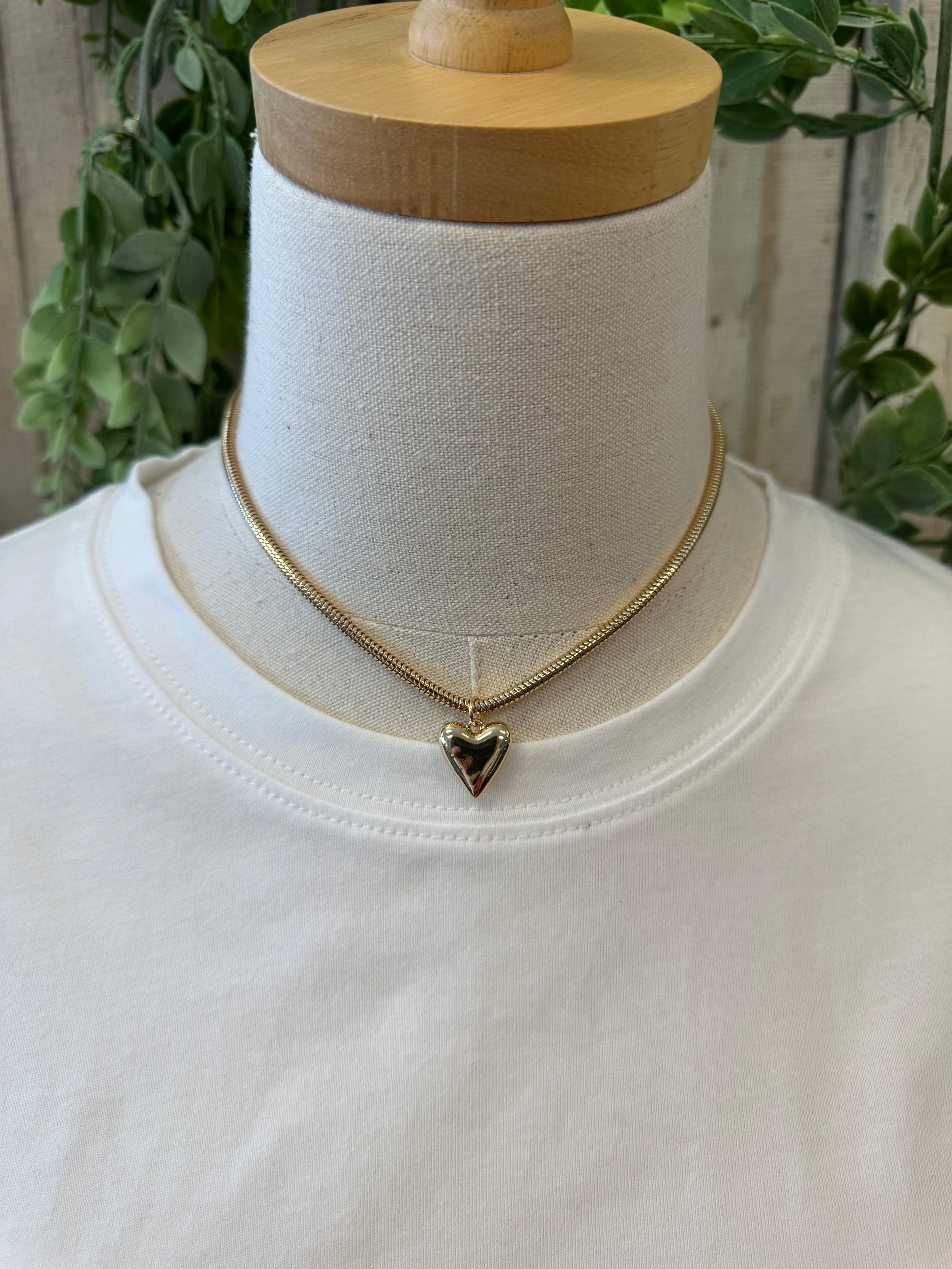 Kylie Heart Necklace-Necklaces-fame-The Silo Boutique, Women's Fashion Boutique Located in Warren and Grand Forks North Dakota